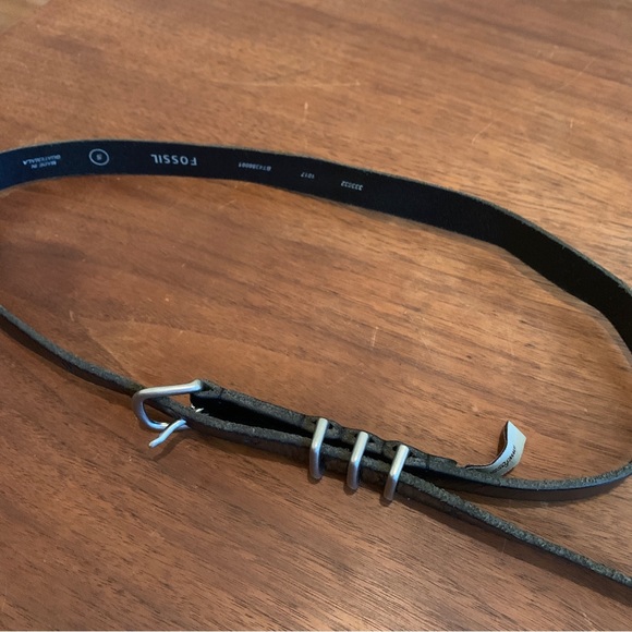 Fossil skinny black belt - small to medium - Picture 7 of 8